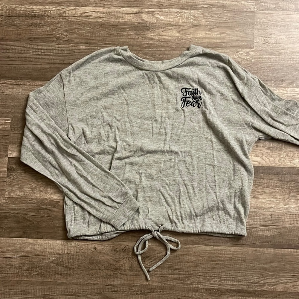 Brand is Heaven Sent. Women, gray sweater. Size M.